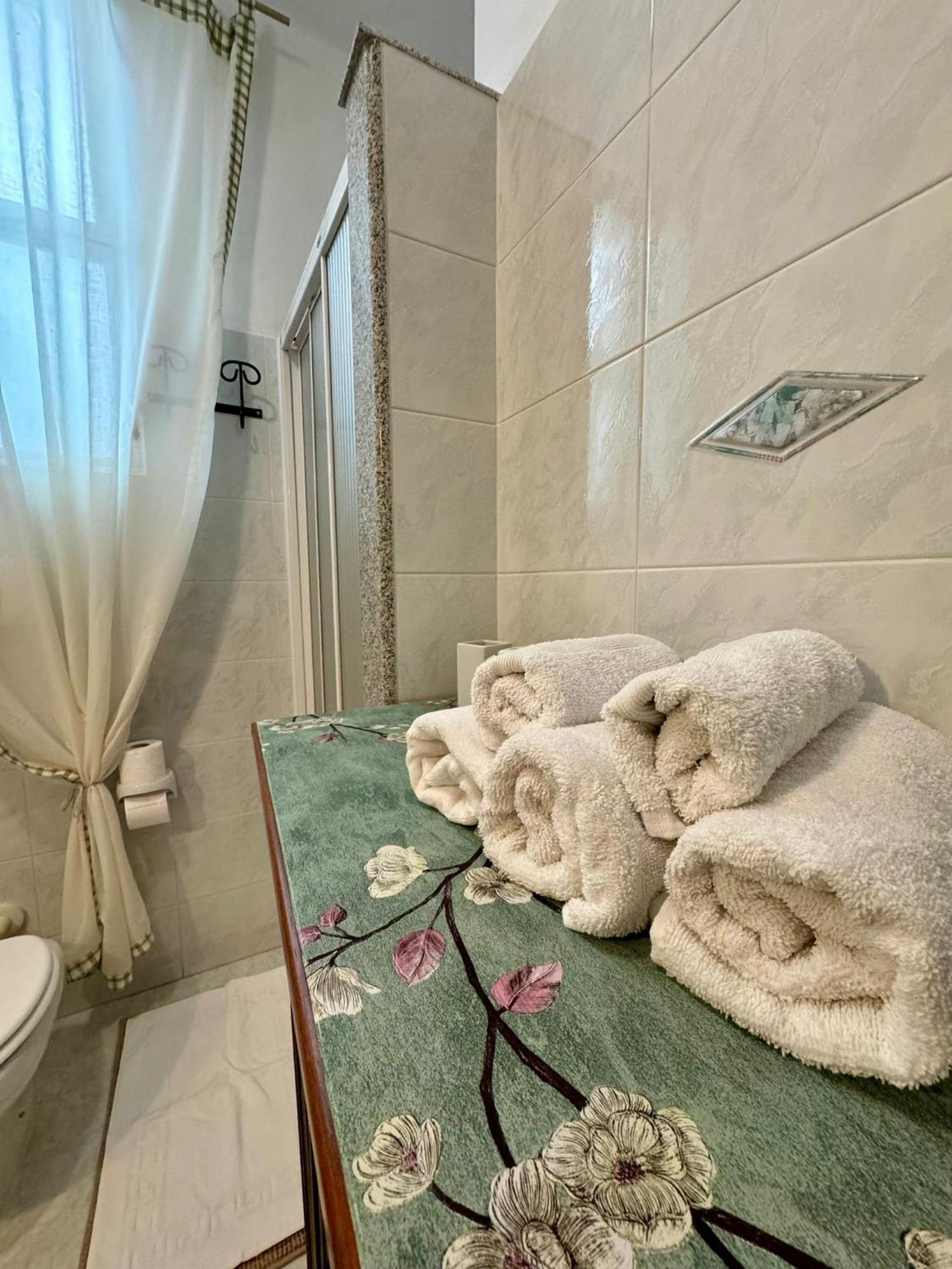 Ely House Apartment Monte Sant'Angelo Luaran gambar